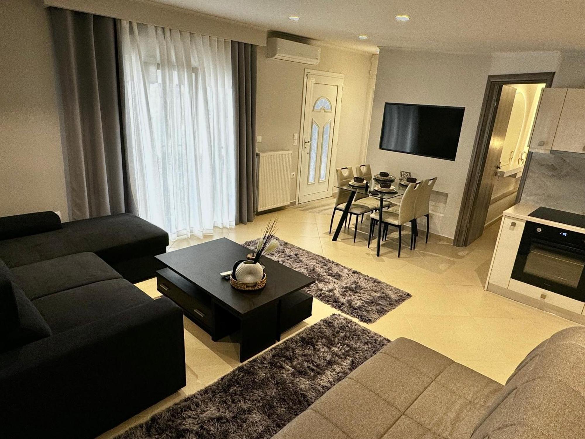 Luxury With Jacuzzi Apartment *